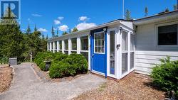 Offering 3 bedrooms, 4Pc Bathroom - 