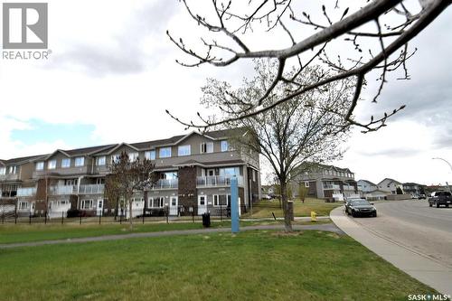 102 1022 Hampton Circle, Saskatoon, SK - Outdoor With Facade