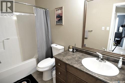 102 1022 Hampton Circle, Saskatoon, SK - Indoor Photo Showing Bathroom