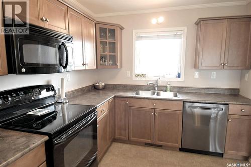 102 1022 Hampton Circle, Saskatoon, SK - Indoor Photo Showing Kitchen With Double Sink