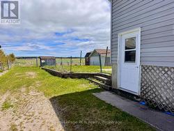Let's walk into the side split entry. - 