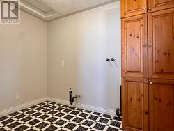 Walk up to main floor mudroom w/laundry option. - 