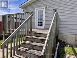 Back deck area. - 