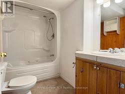 Full 4 pc bathroom on lower lower. - 