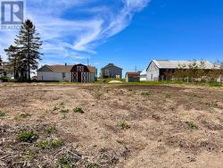 Offers so many options - micro-farm, large garage? - 