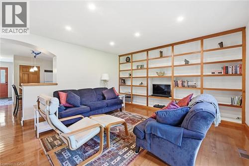 93 Sunning Hill Avenue, Hamilton, ON - Indoor Photo Showing Living Room
