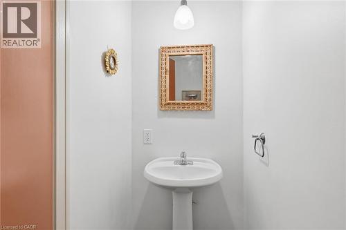 93 Sunning Hill Avenue, Hamilton, ON - Indoor Photo Showing Bathroom