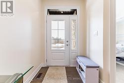 Nicely appointed entryway - 