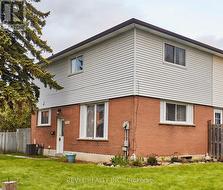 689 GIBB STREET Oshawa, ON L1J 1Z8