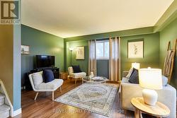 689 GIBB STREET Oshawa, ON L1J 1Z8