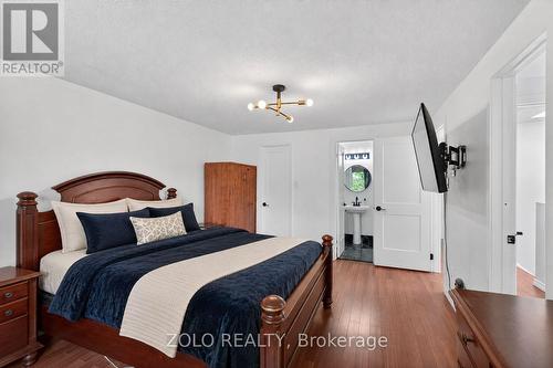6166 Kindree Circle, Mississauga, ON - Indoor Photo Showing Bedroom