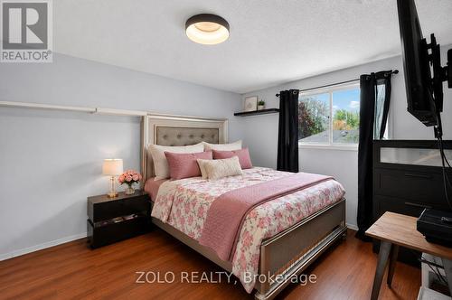 6166 Kindree Circle, Mississauga, ON - Indoor Photo Showing Bedroom
