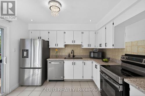 6166 Kindree Circle, Mississauga, ON - Indoor Photo Showing Kitchen