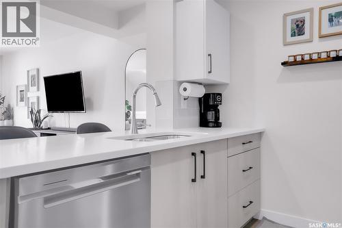 9 651 Dubois Crescent, Saskatoon, SK - Indoor Photo Showing Kitchen
