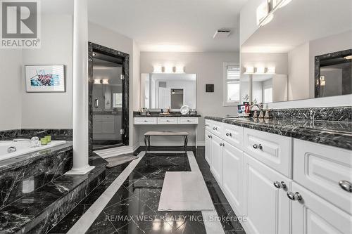 Principal Ensuite Bath - 5519 Windy Hill Court, Mississauga, ON - Indoor