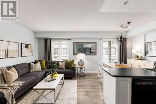 809 - 46 Western Battery Road, Toronto, ON - Indoor Photo Showing Living Room