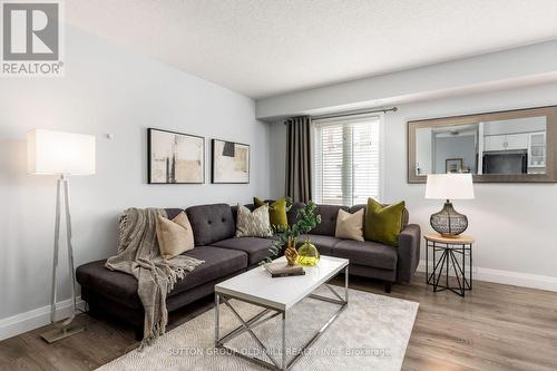 809 - 46 Western Battery Road, Toronto, ON - Indoor Photo Showing Living Room