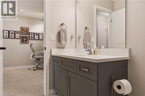 4 piece bathroom. - 81 Beasley Grove, Ancaster, ON - Indoor Photo Showing Bathroom