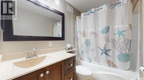 1134 Brown Street, Regina, SK - Indoor Photo Showing Bathroom
