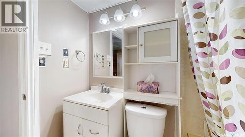 1134 Brown Street, Regina, SK - Indoor Photo Showing Bathroom