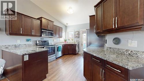 5053 Watson Way, Regina, SK - Indoor Photo Showing Kitchen With Stainless Steel Kitchen With Upgraded Kitchen