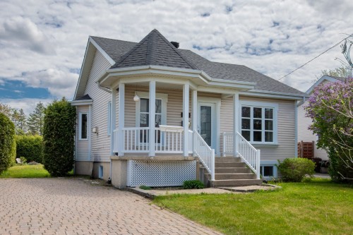 258 Rue Favreau  Saint-Jean-Sur-Richelieu, QC J3B 8S7