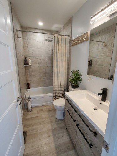 Salle de bains - 701 Rue Des Pins, Amos, QC - Indoor Photo Showing Bathroom