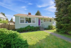 443 Aysgarth St Nanaimo, BC V9R 1V7