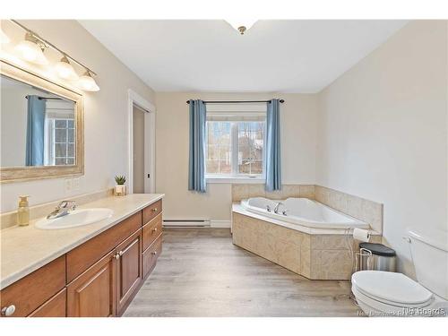 28 Brandon Crt, Fredericton, NB 