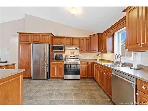 28 Brandon Crt, Fredericton, NB 