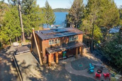 2376 Shady Lane  Qualicum Beach, BC V9K 2L7