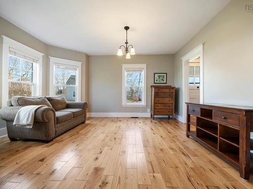 6 Hamilton Avenue, Brookfield, NS 
