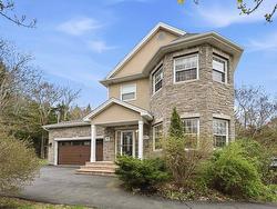90 Lincolnshire Drive  Fall River, NS B2T 1P7