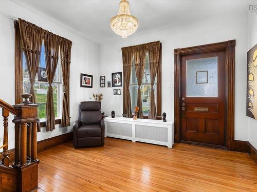 99 Dufferin Street, Bridgewater, NS 
