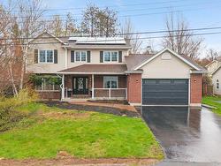 17 Pineview Crescent Stellarton, NS B0K 1S0