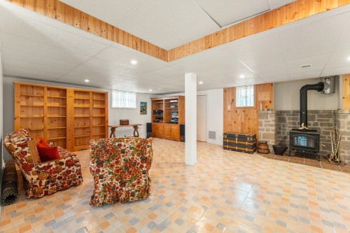 Salle familiale - 664 Av. Stéphane, Magog, QC - Indoor Photo Showing Basement
