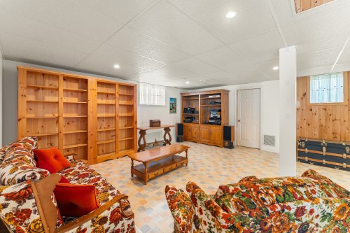 Salle familiale - 664 Av. Stéphane, Magog, QC - Indoor