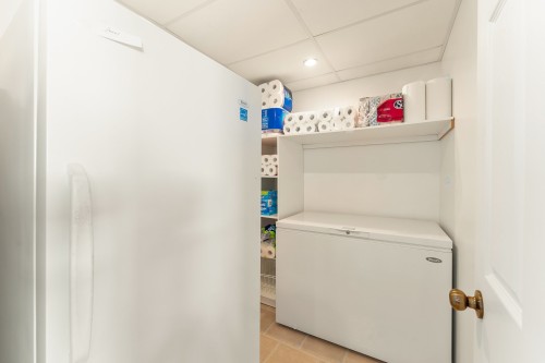 Rangement - 664 Av. Stéphane, Magog, QC - Indoor Photo Showing Laundry Room