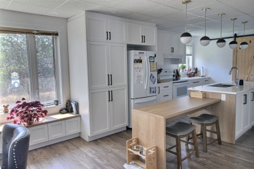 Coin-repas - 10282 Ch. Du Vallon, Rouyn-Noranda, QC - Indoor