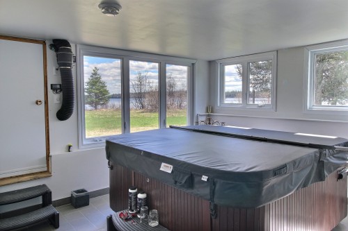 Spa - 10282 Ch. Du Vallon, Rouyn-Noranda, QC - Indoor
