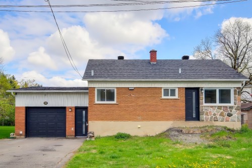 13 53e Avenue O.  Blainville, QC J7C 1M7