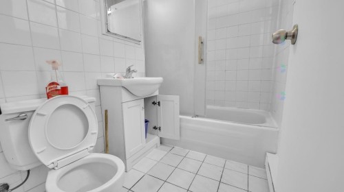 Bathroom - 3900  - 3902 Av. De Repentigny, Montréal (Mercier/Hochelaga-Maisonneuve), QC - Indoor Photo Showing Bathroom