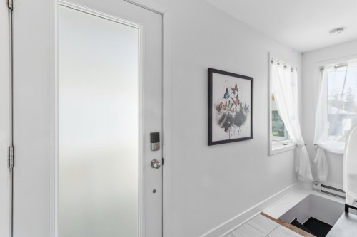 Mud Room - 43 Rue Jeanne-D'Arc, Châteauguay, QC - Indoor Photo Showing Other Room