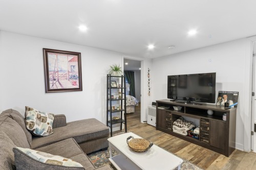 Living Room - 43 Rue Jeanne-D'Arc, Châteauguay, QC - Indoor Photo Showing Living Room