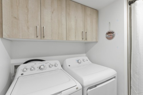 Bathroom - 43 Rue Jeanne-D'Arc, Châteauguay, QC - Indoor Photo Showing Laundry Room