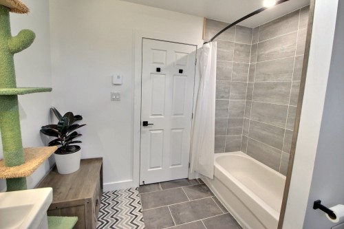 Bathroom - 3  - 3A Rue Lafrance, La Corne, QC - Indoor Photo Showing Bathroom