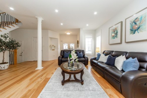 3773 Quiet Creek Drive, Mississauga, ON - Indoor Photo Showing Living Room