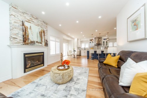 3773 Quiet Creek Drive, Mississauga, ON - Indoor Photo Showing Living Room With Fireplace
