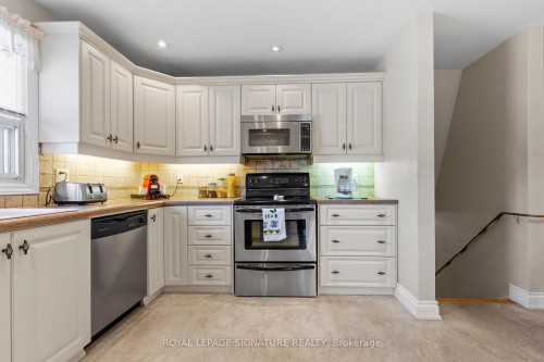 58 Centennial Parkway S, Hamilton, ON - Indoor Photo Showing Kitchen