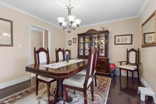 58 Centennial Parkway S, Hamilton, ON - Indoor Photo Showing Dining Room